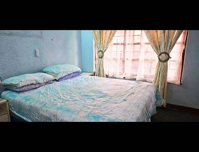 4 BEDROOM HOUSE FOR SALE IN LENASIA EXT 10